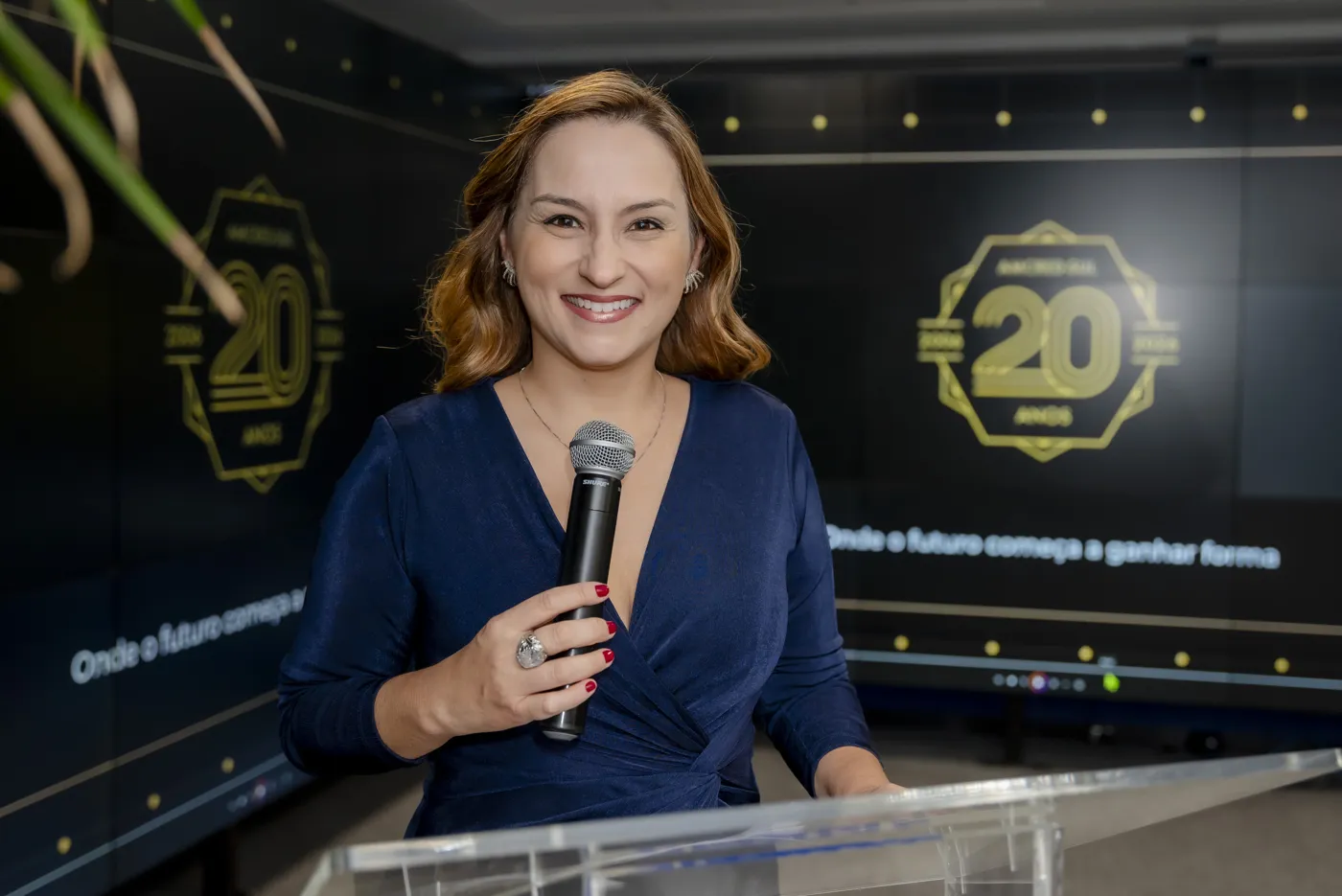 Sonia Campos como mestre de cerimônias: 20 anos da Amcred-Sul